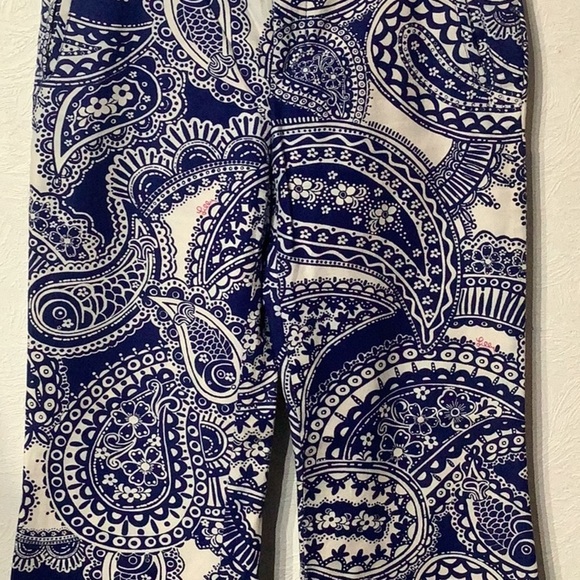 Lilly Pulitzer - Sz 10 - wide leg pants - Blue and White Paisley Patterned pants - Picture 4 of 13